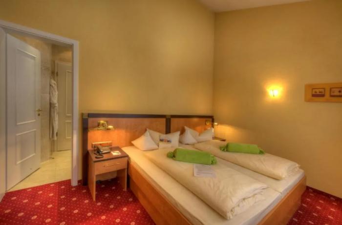 Koenigshof Hotel Resort اوبرستوفن الغرفة الصورة