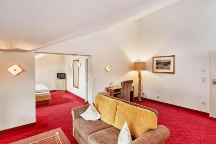 Koenigshof Hotel Resort اوبرستوفن الغرفة الصورة