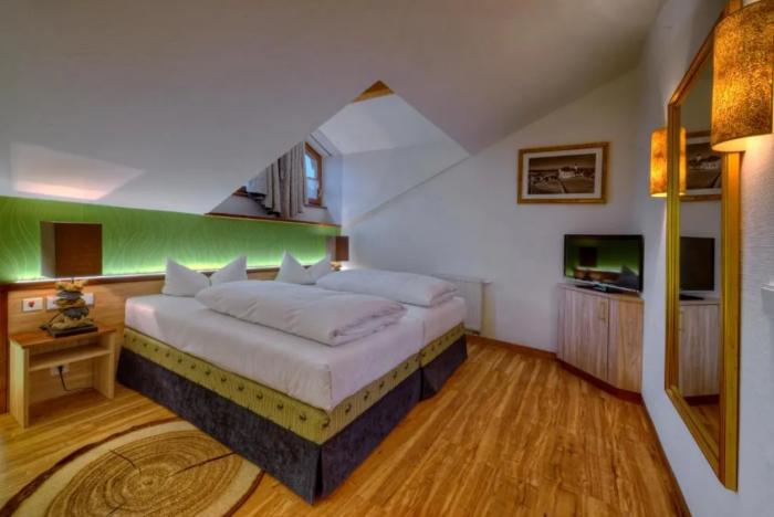 Koenigshof Hotel Resort اوبرستوفن الغرفة الصورة