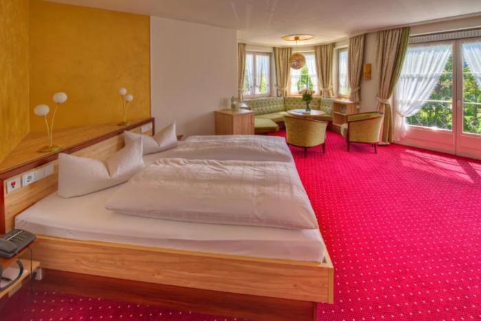 Koenigshof Hotel Resort اوبرستوفن الغرفة الصورة