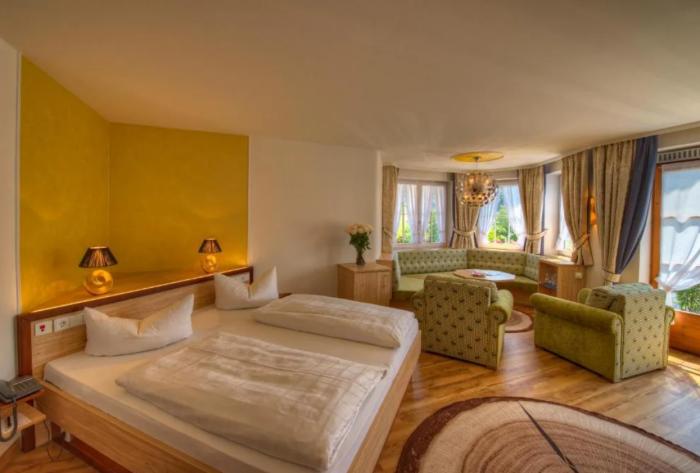 Koenigshof Hotel Resort اوبرستوفن الغرفة الصورة