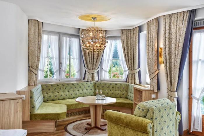 Koenigshof Hotel Resort اوبرستوفن الغرفة الصورة