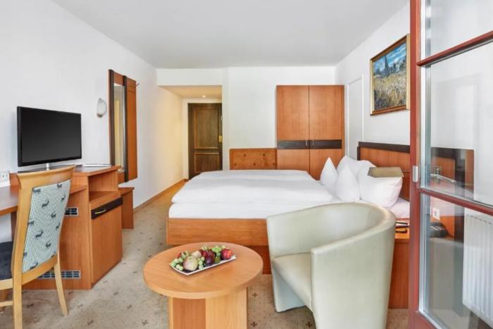 Koenigshof Hotel Resort اوبرستوفن الغرفة الصورة
